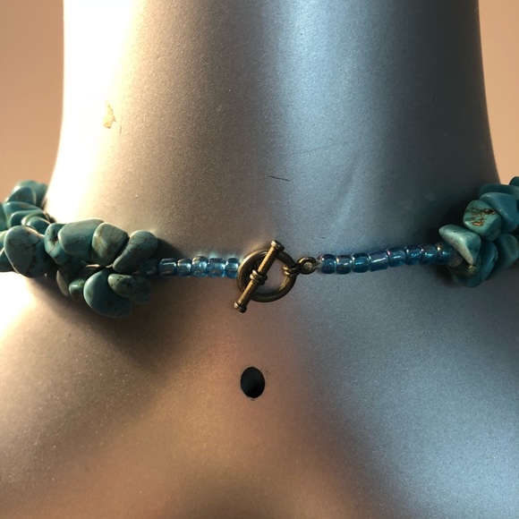 Turquoise color necklace. - Picture 2 of 4